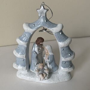 Nativity Scene Ornament Christmas Crèche Baby Jesus Mary Joseph Ceramic 4.5”